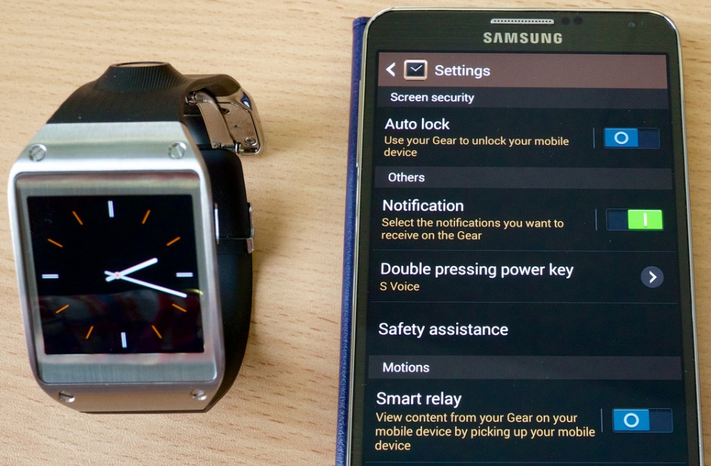 Samsung Galaxy Gear smartphone compatibility